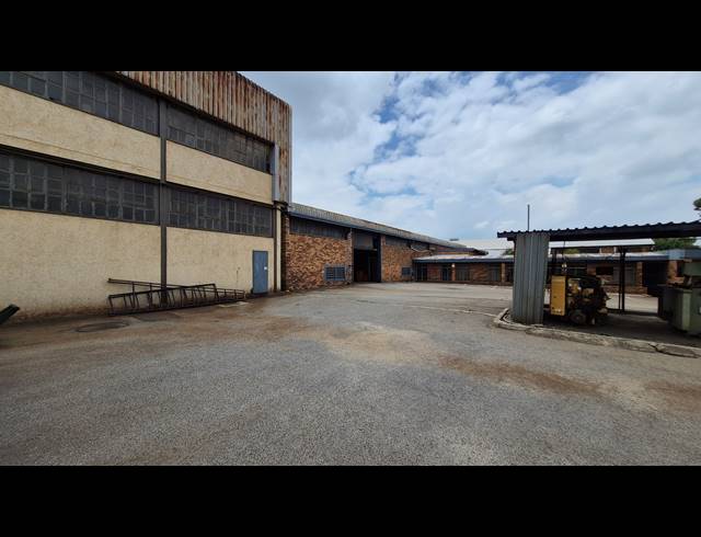 1,850M² FACTORY FOR SALE IN ANDERBOLT